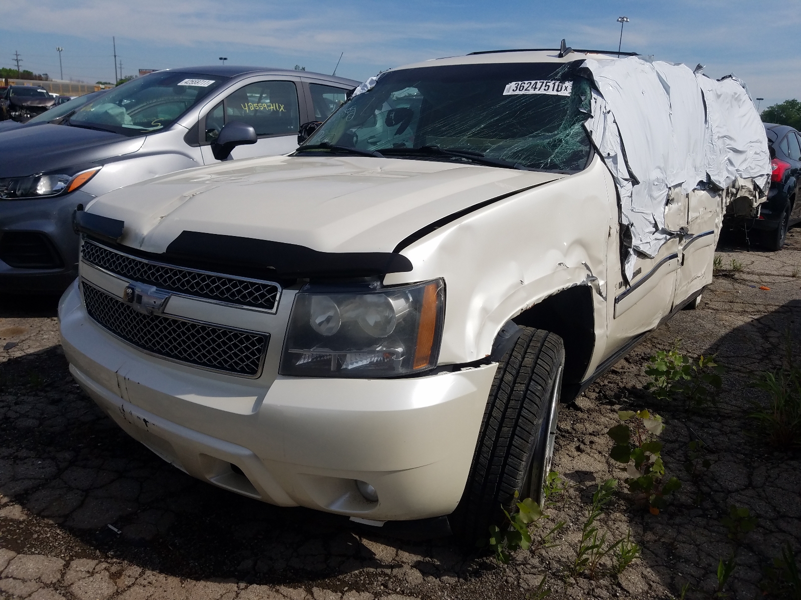 Photo 2 from auction – 2011 CHEVROLET SUBURBAN K with VIN 1GNSKKE36BR402368