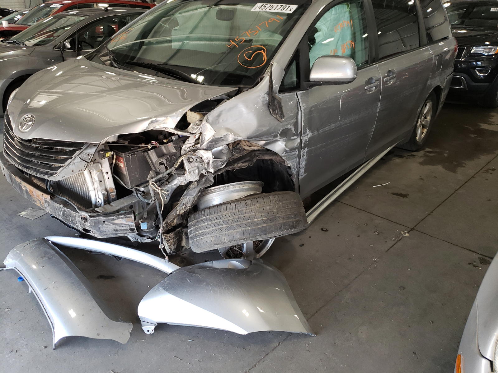 Photo 9 from auction – 2011 TOYOTA SIENNA LE with VIN 5TDKK3DC8BS022692