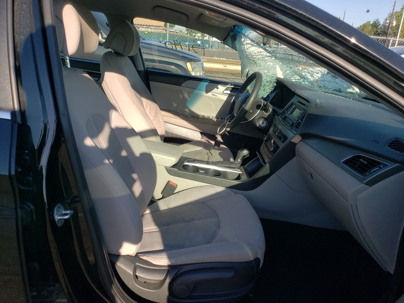 Photo 5 from auction – 2017 HYUNDAI SONATA SE with VIN 5NPE24AF5HH557950
