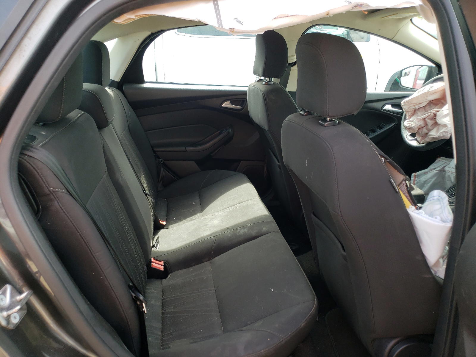 Photo 6 from auction – 2016 FORD FOCUS SE with VIN 1FADP3F25GL245320
