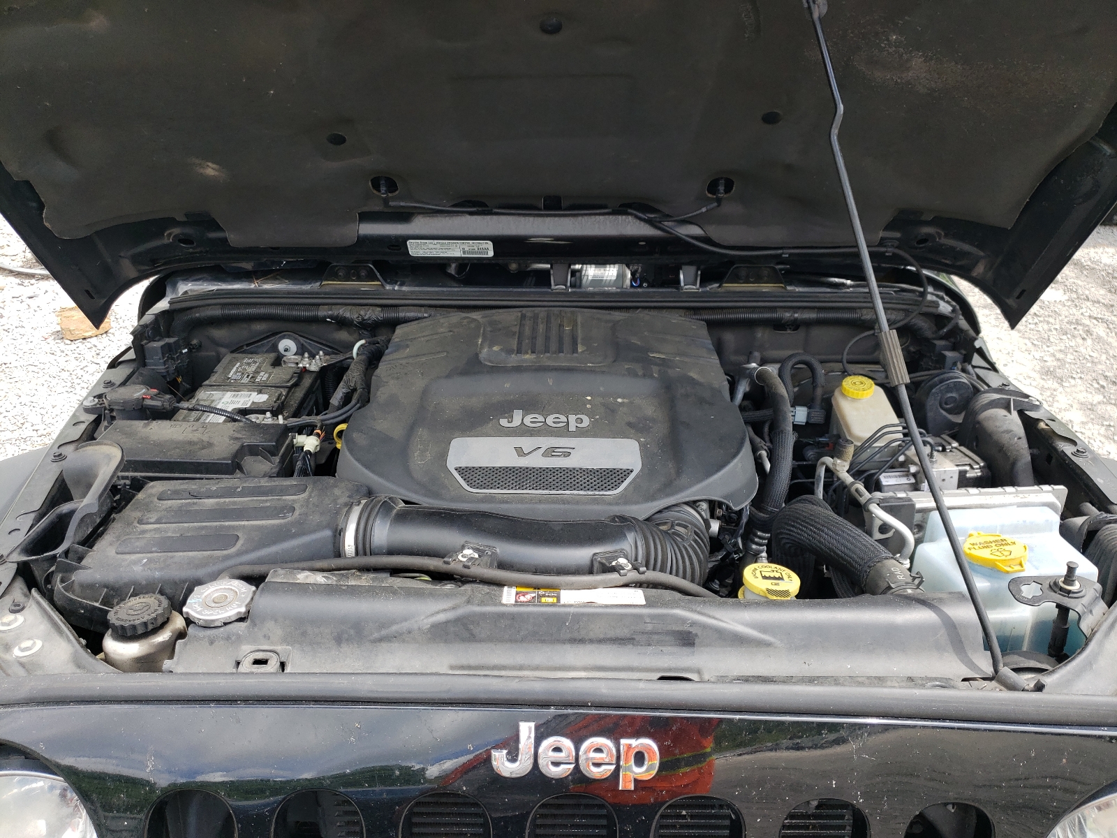Photo 7 from auction – 2014 JEEP WRANGLER U with VIN 1C4BJWFG7EL326025