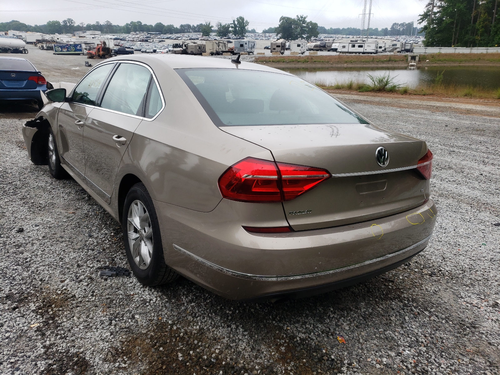Photo 3 from auction – 2016 VOLKSWAGEN PASSAT S with VIN 1VWAS7A35GC015132