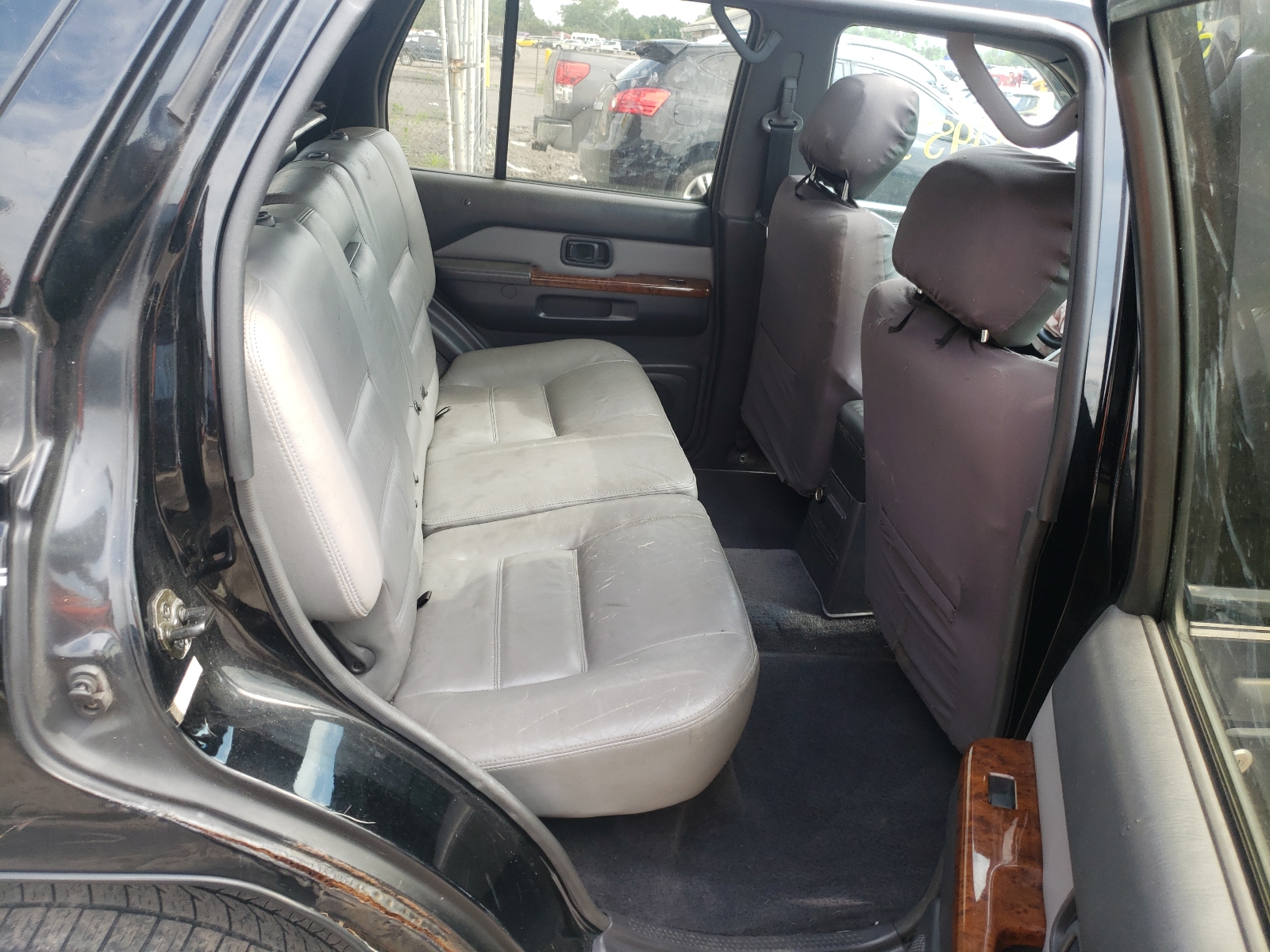 Photo 6 from auction – 1997 NISSAN PATHFINDER with VIN JN8AR05Y9VW185604