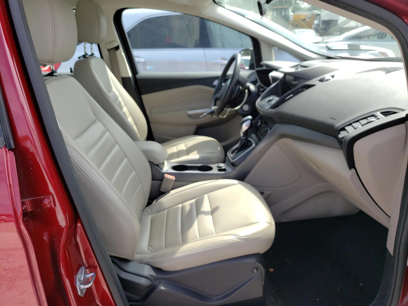Photo 5 from auction – 2017 FORD C-MAX SE with VIN 1FADP5AU2HL118479