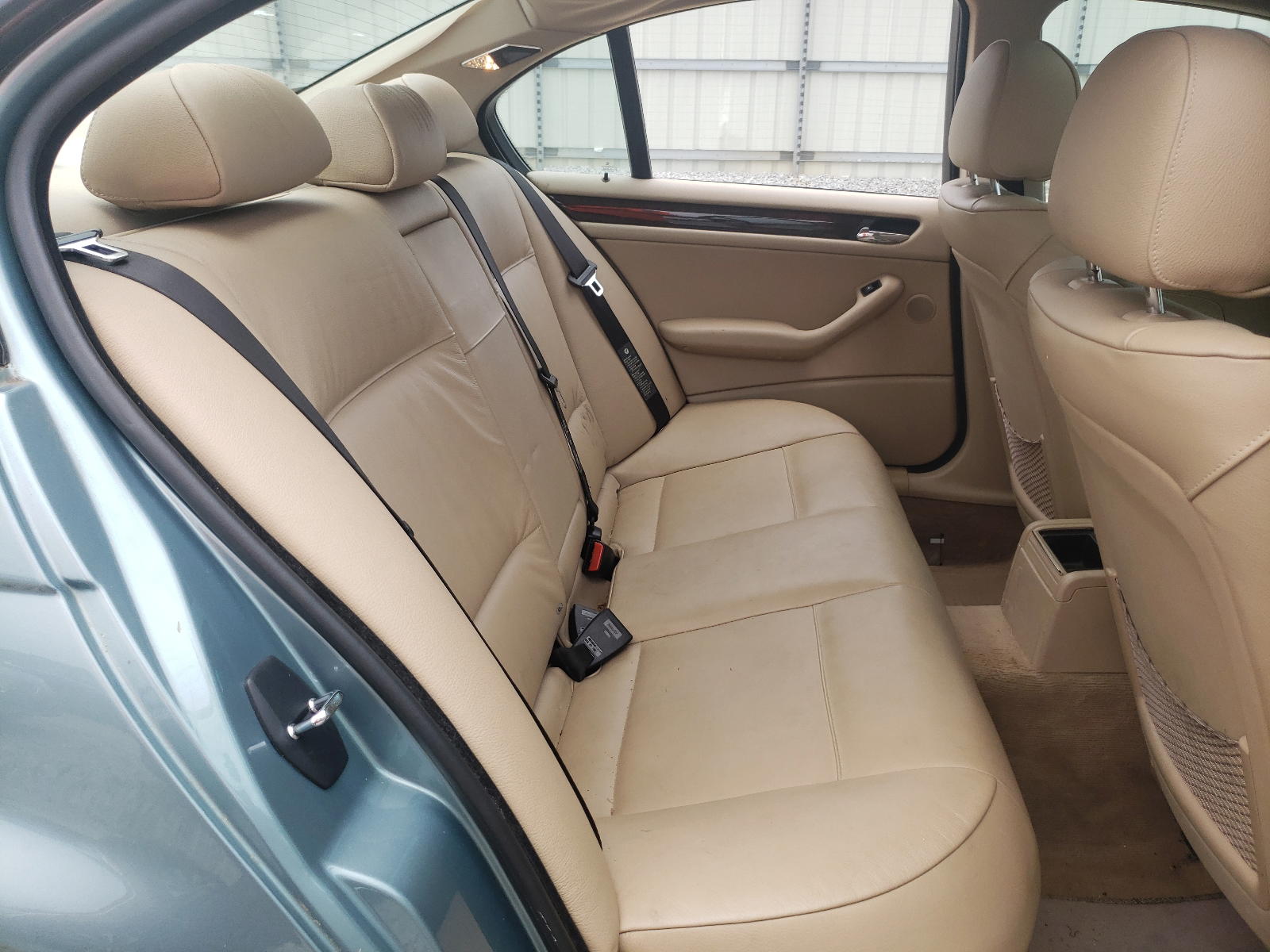 Photo 6 from auction – 2005 BMW 325 I with VIN WBAET37455NJ89436