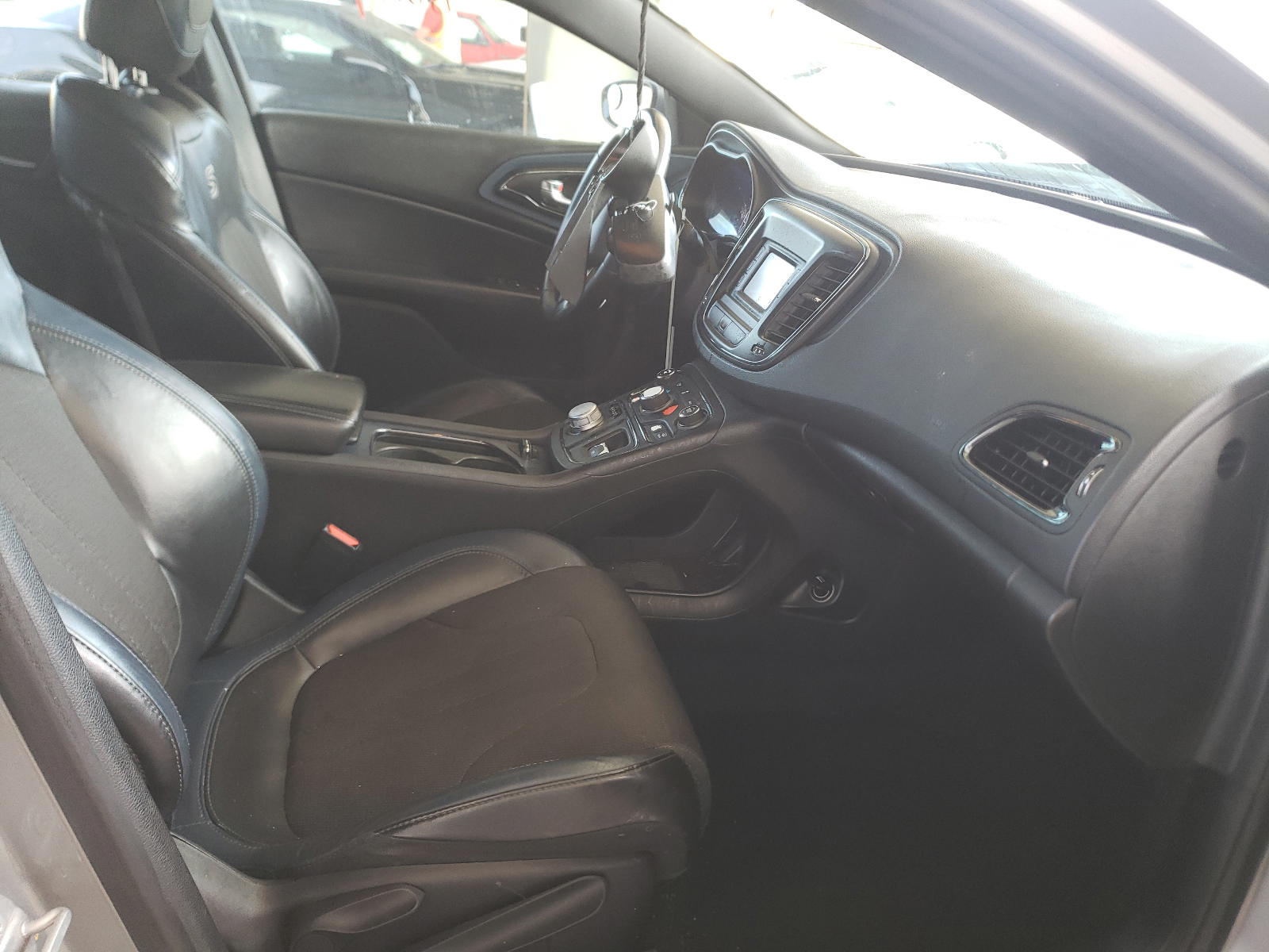 Photo 5 from auction – 2015 CHRYSLER 200 S with VIN 1C3CCCBB7FN758941