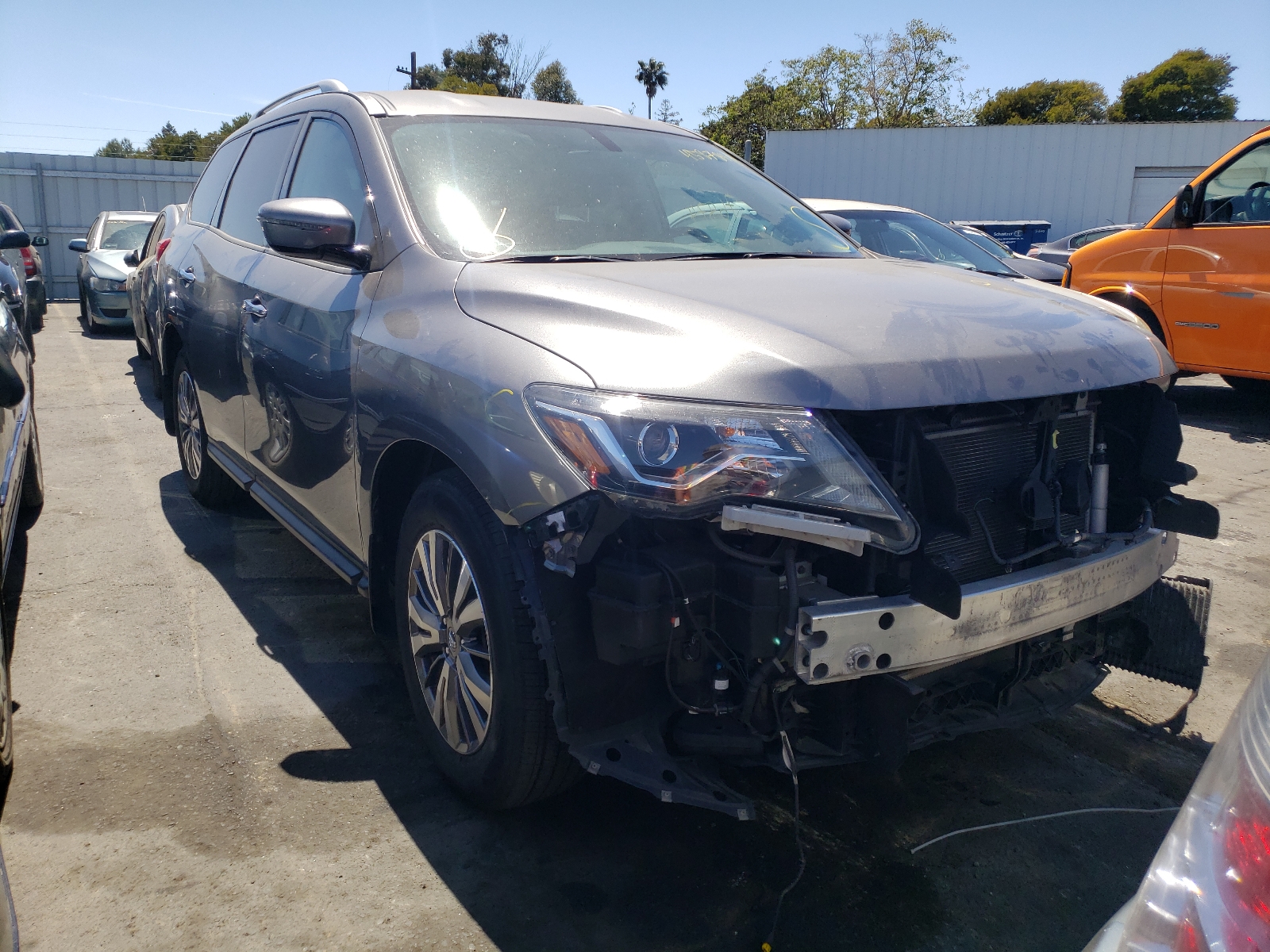 Photo 1 from auction – 2017 NISSAN PATHFINDER with VIN 5N1DR2MN1HC626820