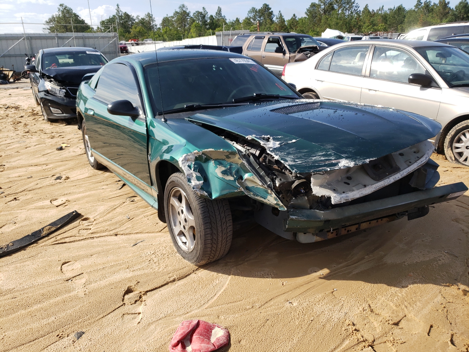 FORD MUSTANG 2002 مع رقم تعريف المركبة 1FAFP40462F191445 - صورة من المزاد