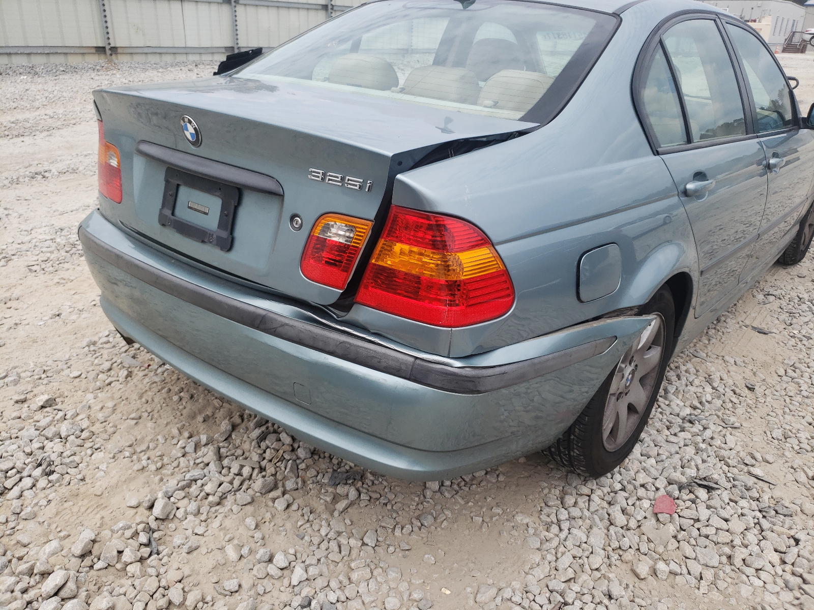 Photo 9 from auction – 2005 BMW 325 I with VIN WBAET37455NJ89436