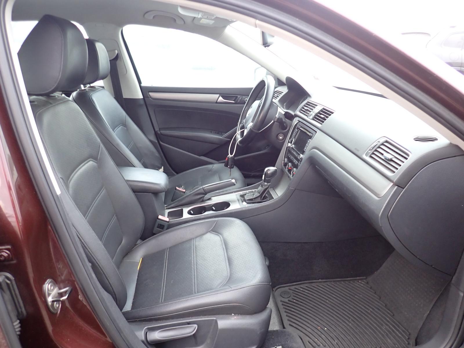 Photo 5 from auction – 2014 VOLKSWAGEN PASSAT SE with VIN 1VWBP7A33EC004665