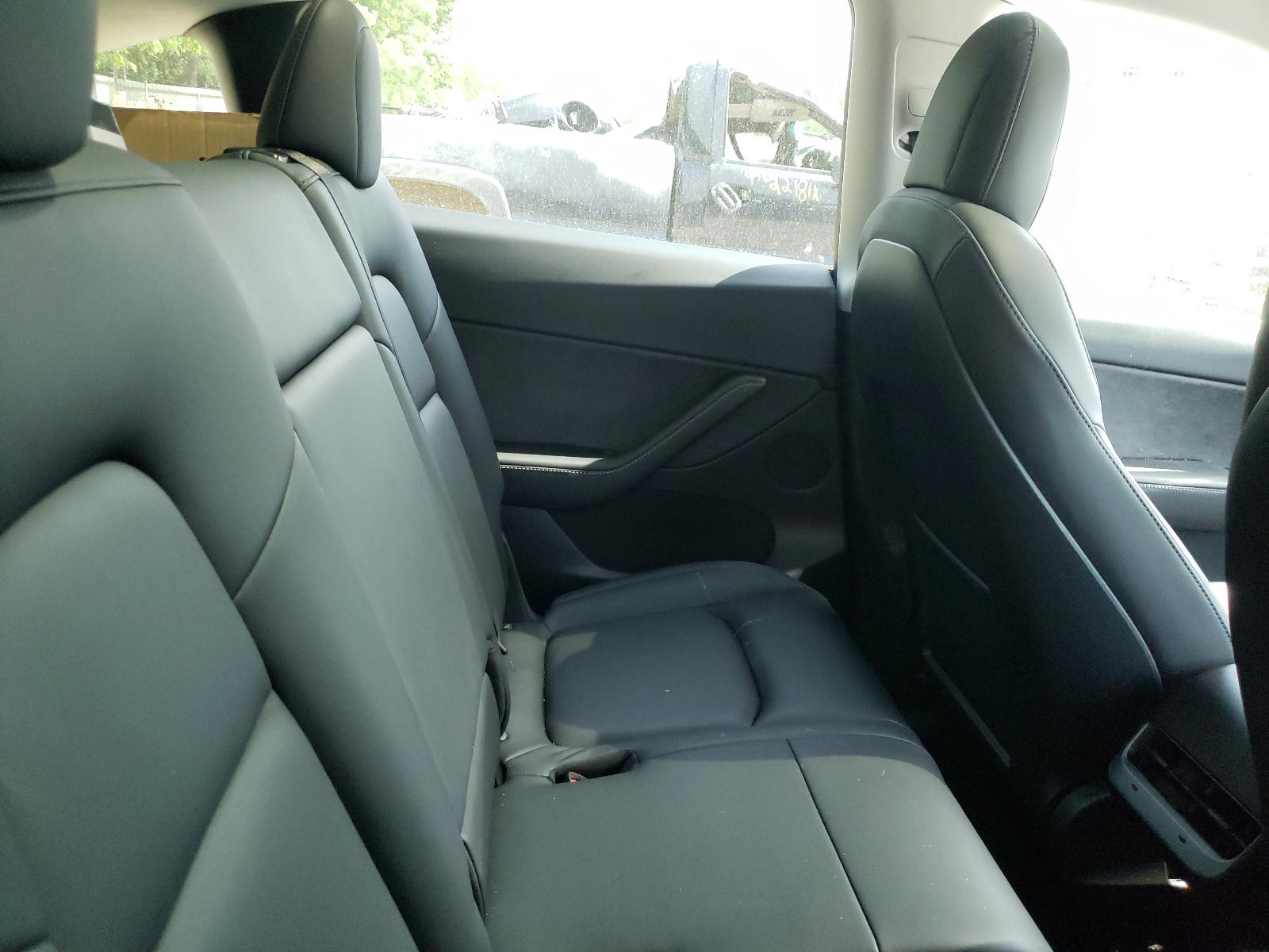 Photo 6 from auction – 2021 TESLA MODEL Y with VIN 5YJYGAEE3MF143671