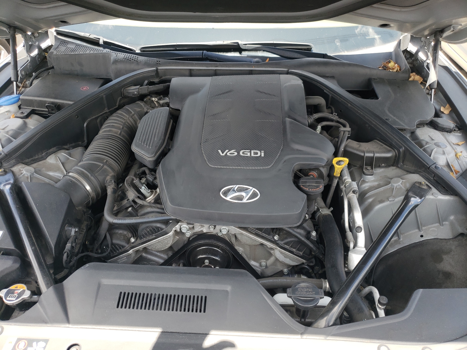 Photo 7 from auction – 2016 HYUNDAI GENESIS 3. with VIN KMHGN4JE2GU135402