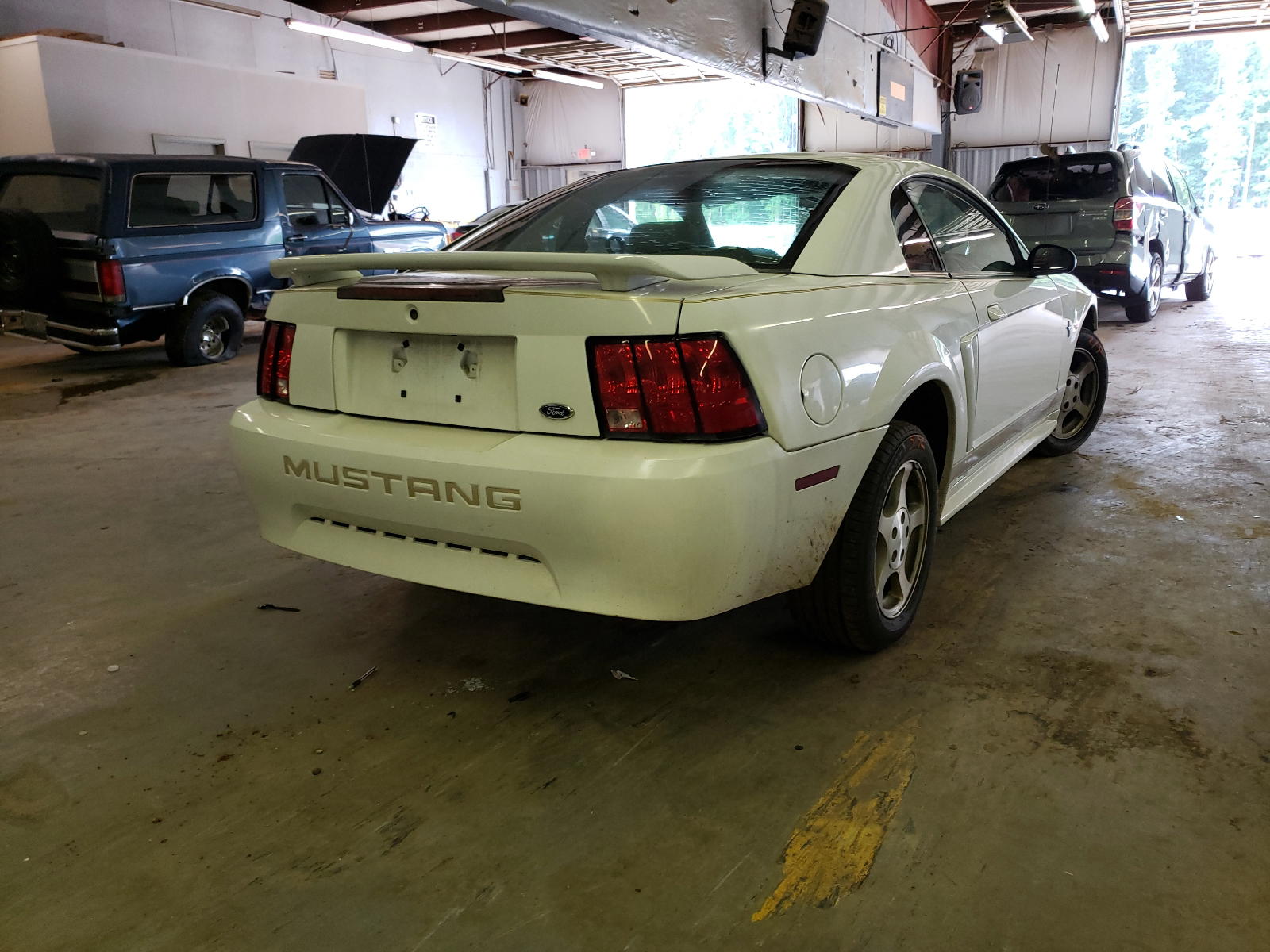 Photo 4 from auction – 2002 FORD MUSTANG with VIN 1FAFP404X2F155161