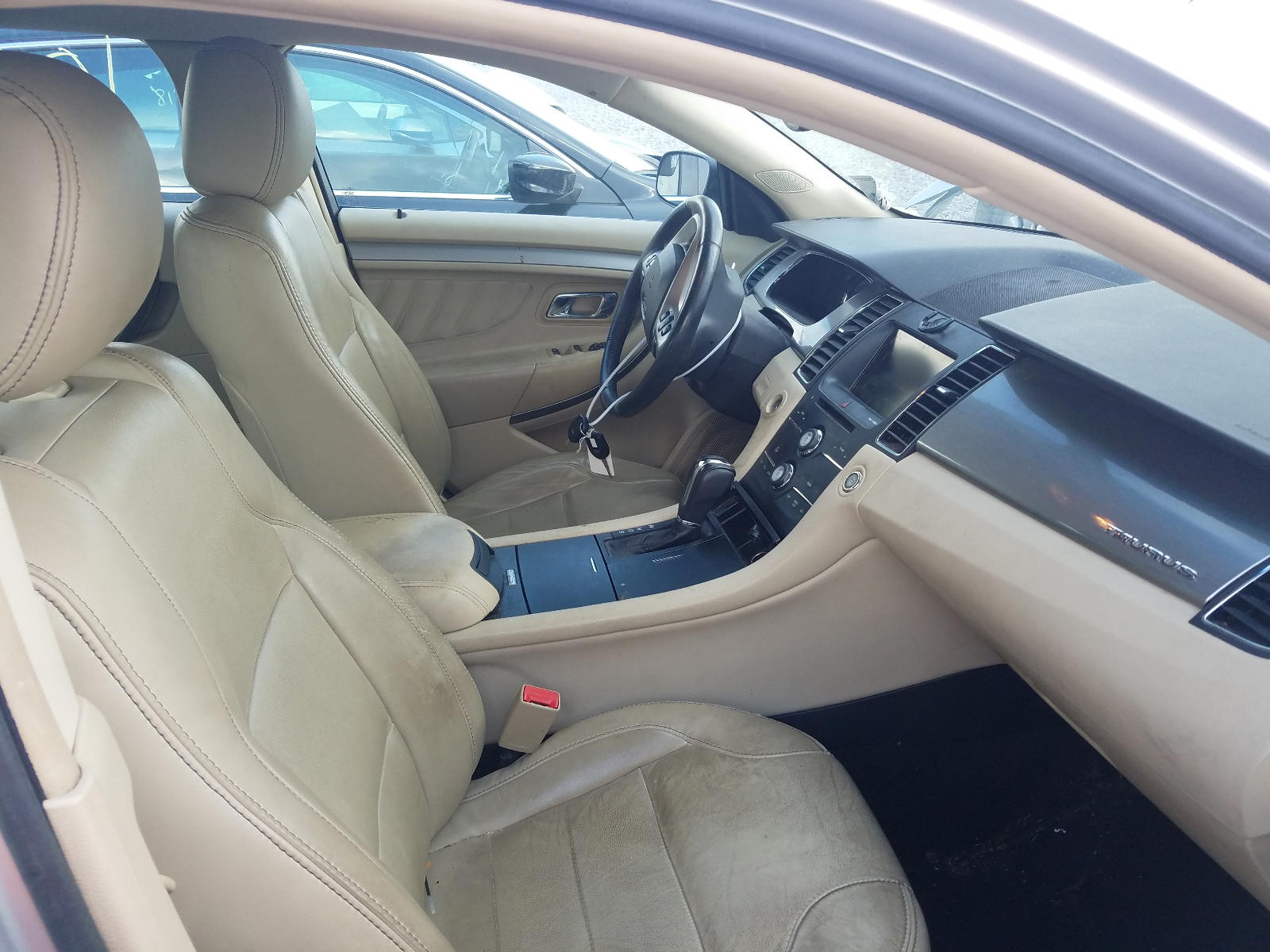 Photo 5 from auction – 2014 FORD TAURUS SEL with VIN 1FAHP2E80EG119065