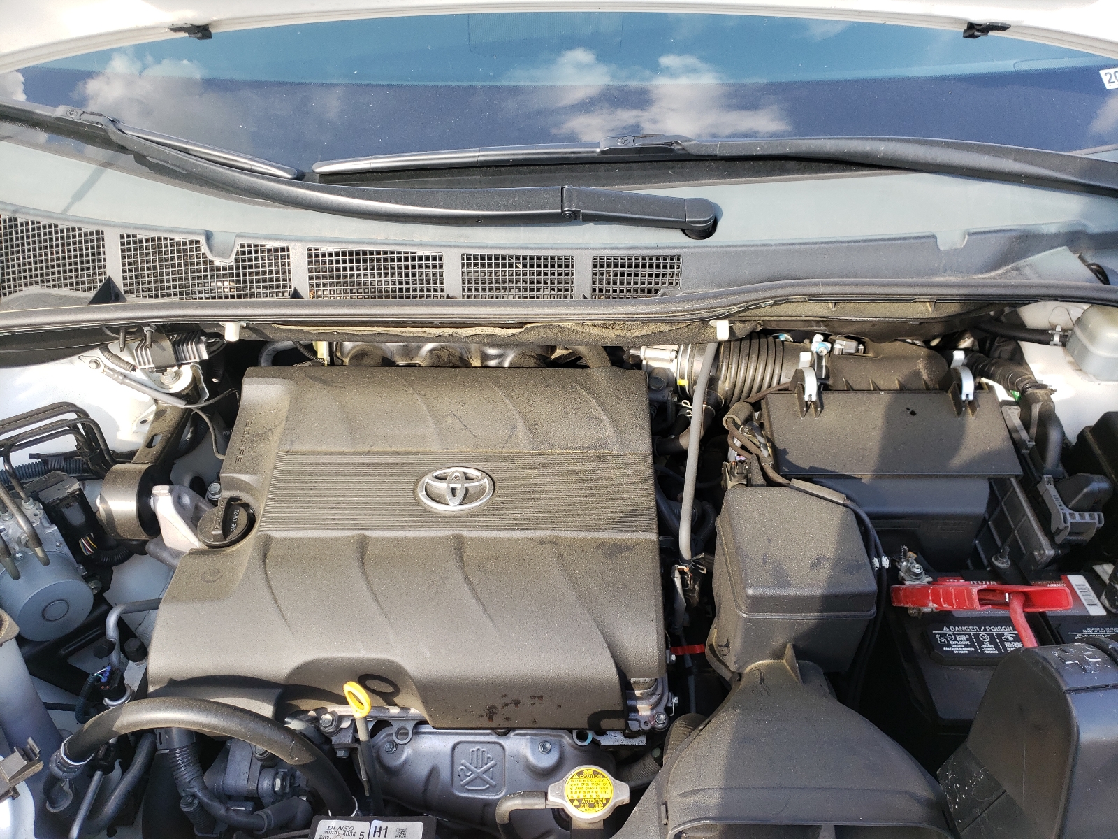 Photo 7 from auction – 2012 TOYOTA SIENNA XLE with VIN 5TDYK3DC3CS207311