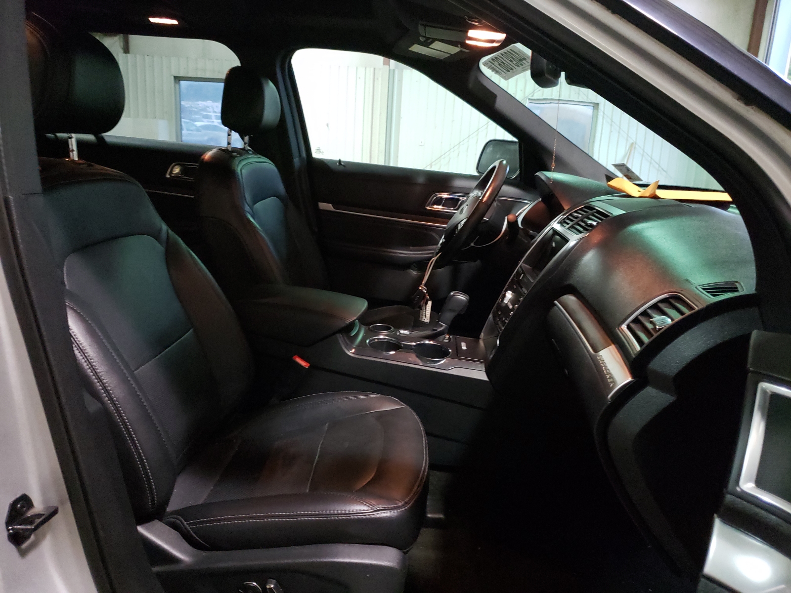 Photo 5 from auction – 2017 FORD EXPLORER L with VIN 1FM5K7F8XHGC76383