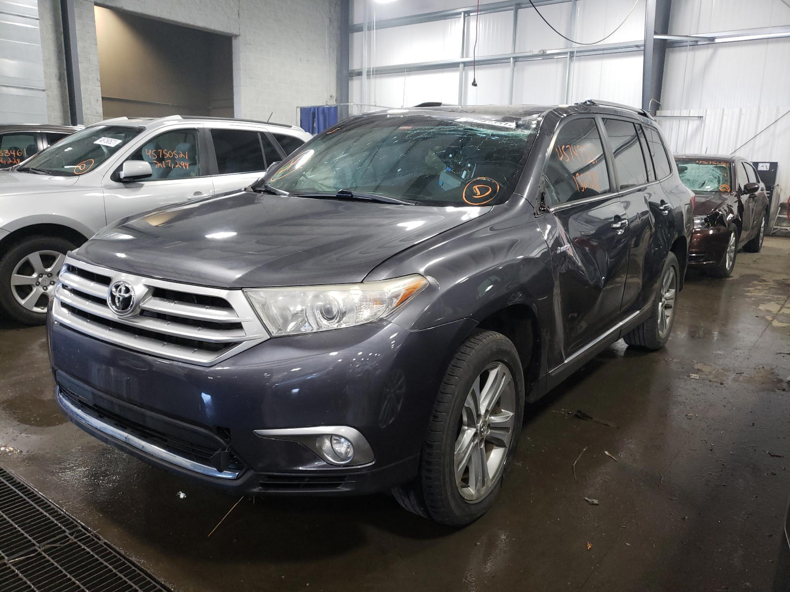 Photo 2 from auction – 2011 TOYOTA HIGHLANDER with VIN 5TDDK3EH2BS090179