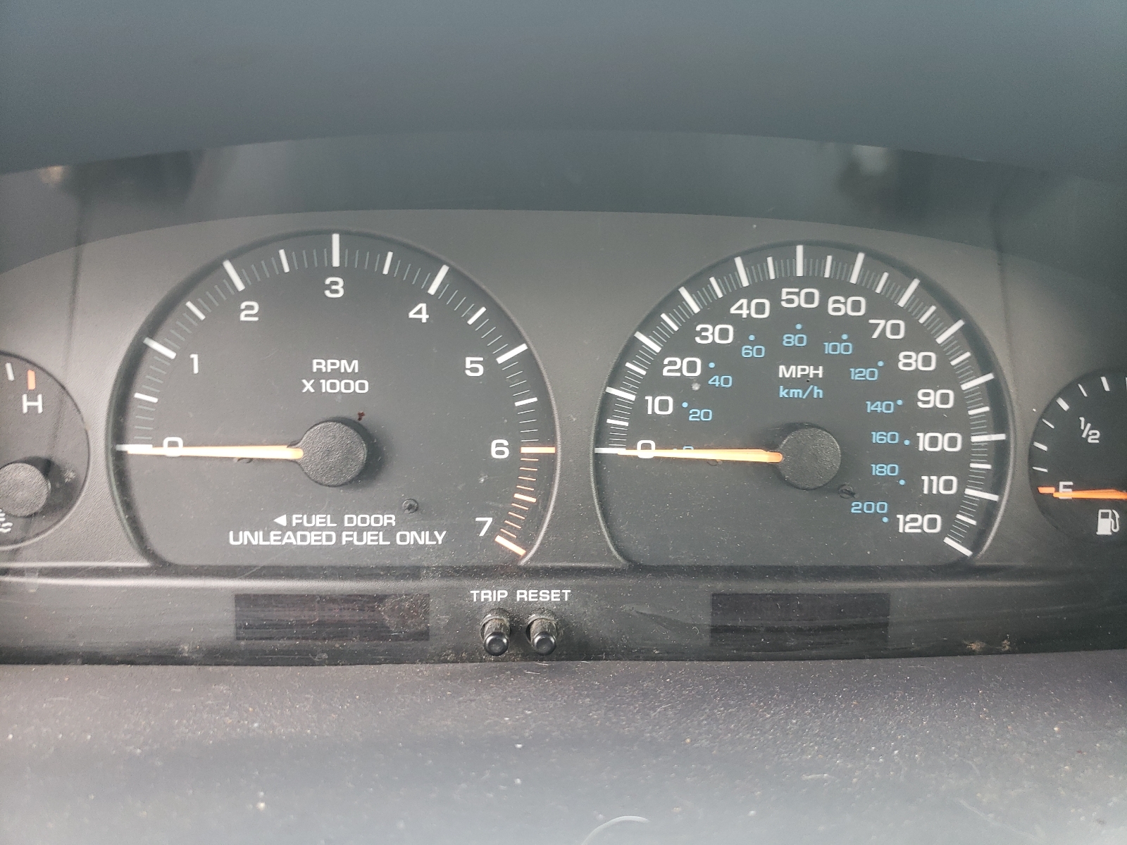 Photo 8 from auction – 2000 CHRYSLER TOWN & COU with VIN 1C4GP54L6YB694141