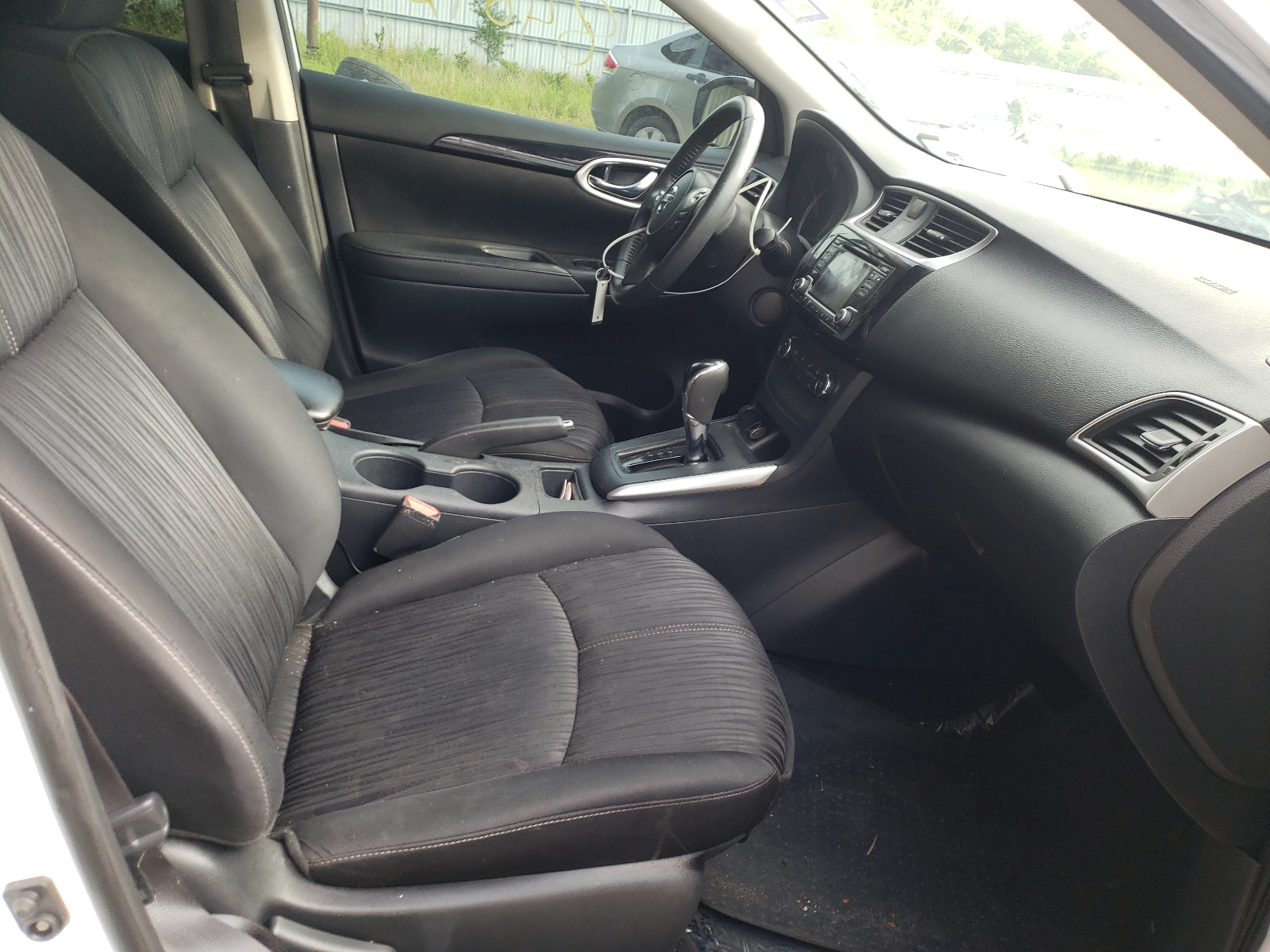 Photo 5 from auction – 2017 NISSAN SENTRA S with VIN 3N1AB7AP8HL640929