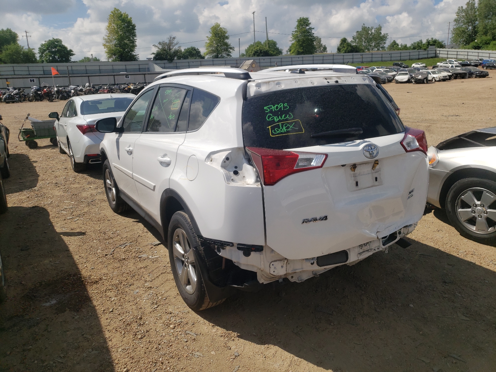 Photo 3 from auction – 2015 TOYOTA RAV4 XLE with VIN 2T3RFREVXFW391077