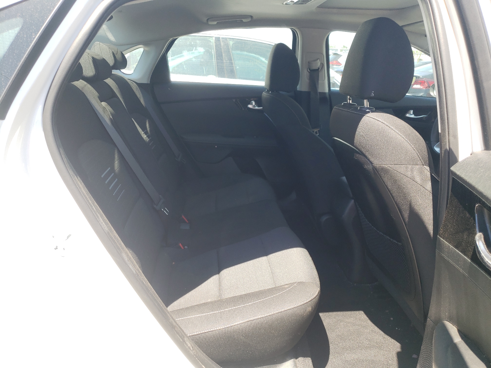 صورة رقم 6 من المزاد - 2019 KIA FORTE GT L مع VIN 3KPF34AD5KE018501