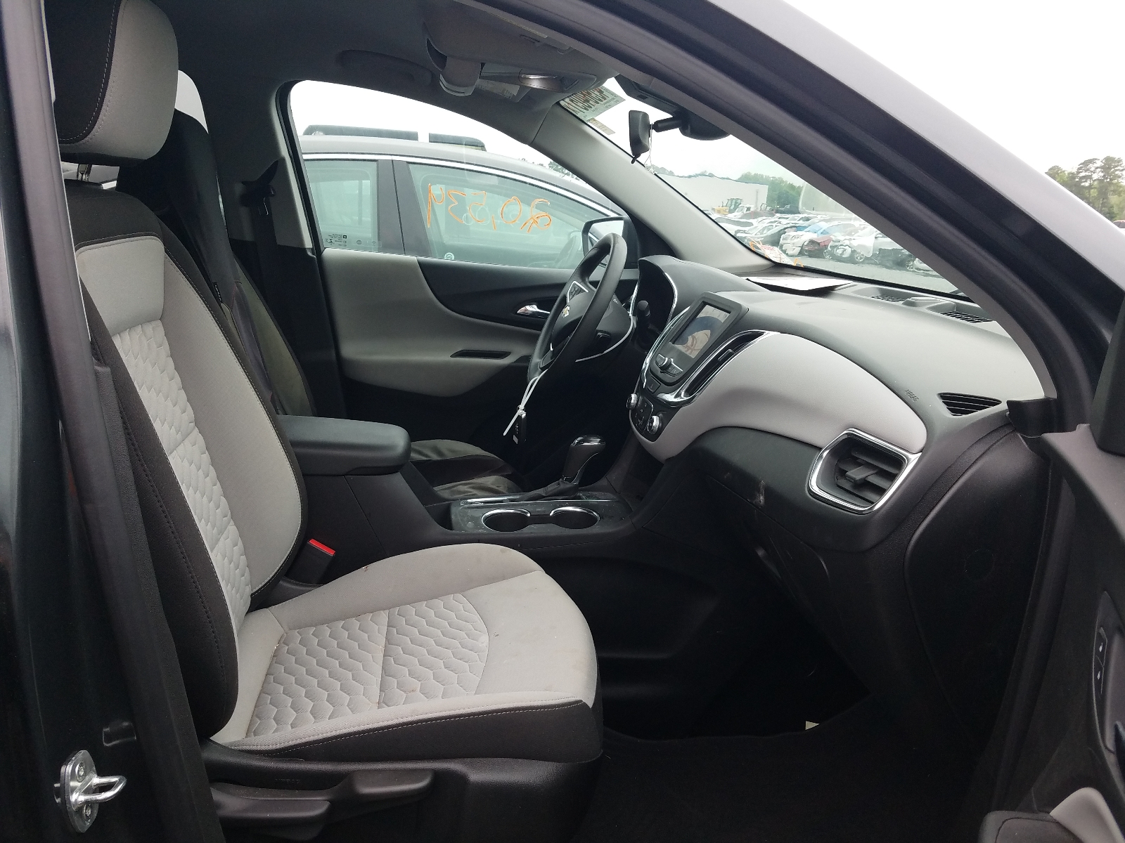 Photo 5 from auction – 2021 CHEVROLET EQUINOX LT with VIN 2GNAXJEV4M6126439