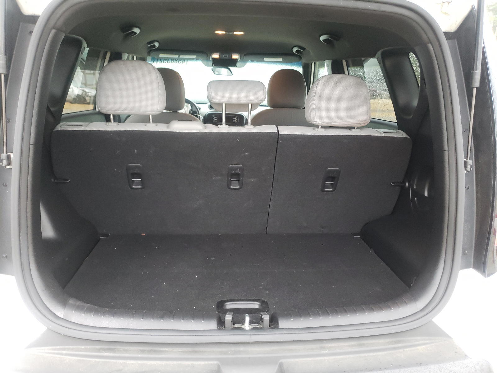 Photo 9 from auction – 2015 KIA SOUL with VIN KNDJN2A24F7228908