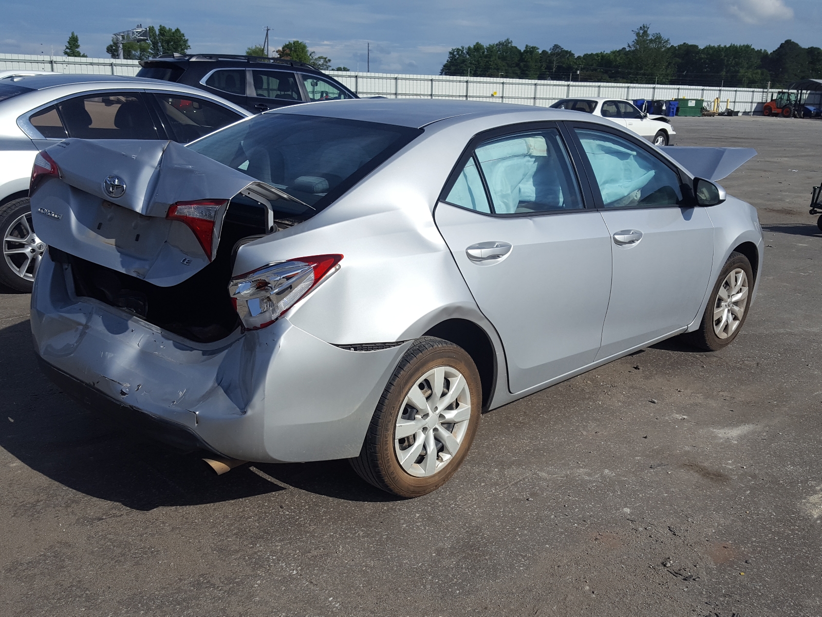 Photo 4 from auction – 2015 TOYOTA CAMRY with VIN 5YFBURHEXFP301701