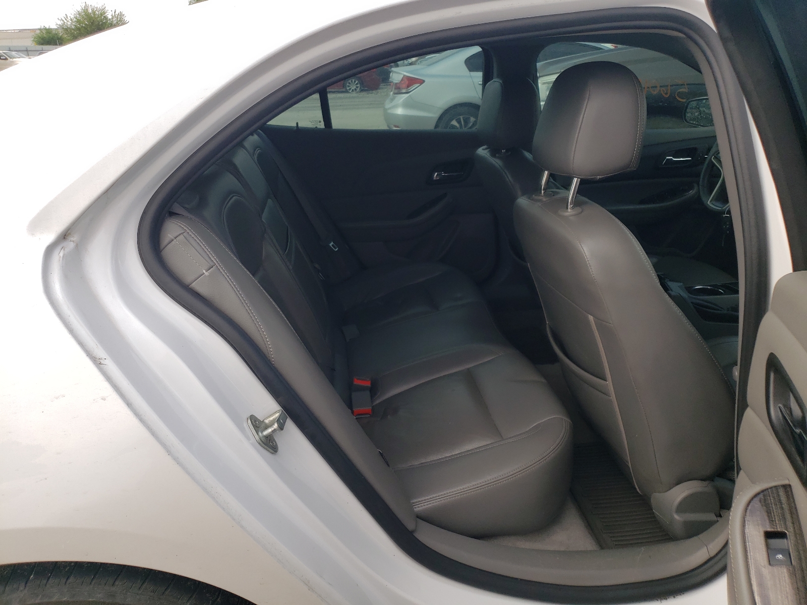 Photo 6 from auction – 2015 CHEVROLET MALIBU 1LT with VIN 1G11C5SL8FF120465