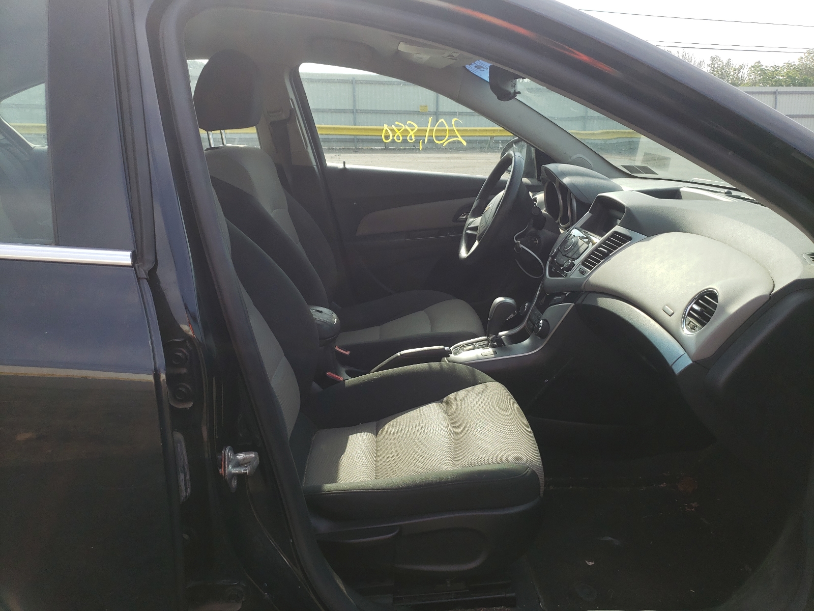 Photo 5 from auction – 2012 CHEVROLET CRUZE with VIN 1G1PC5SHXC7150997