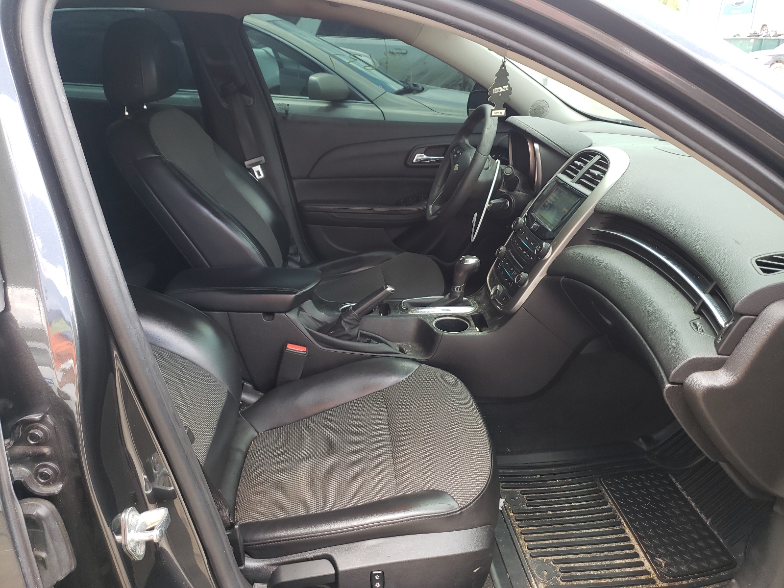 Photo 5 from auction – 2016 CHEVROLET MALIBU LIM with VIN 1G11C5SA5GU103408