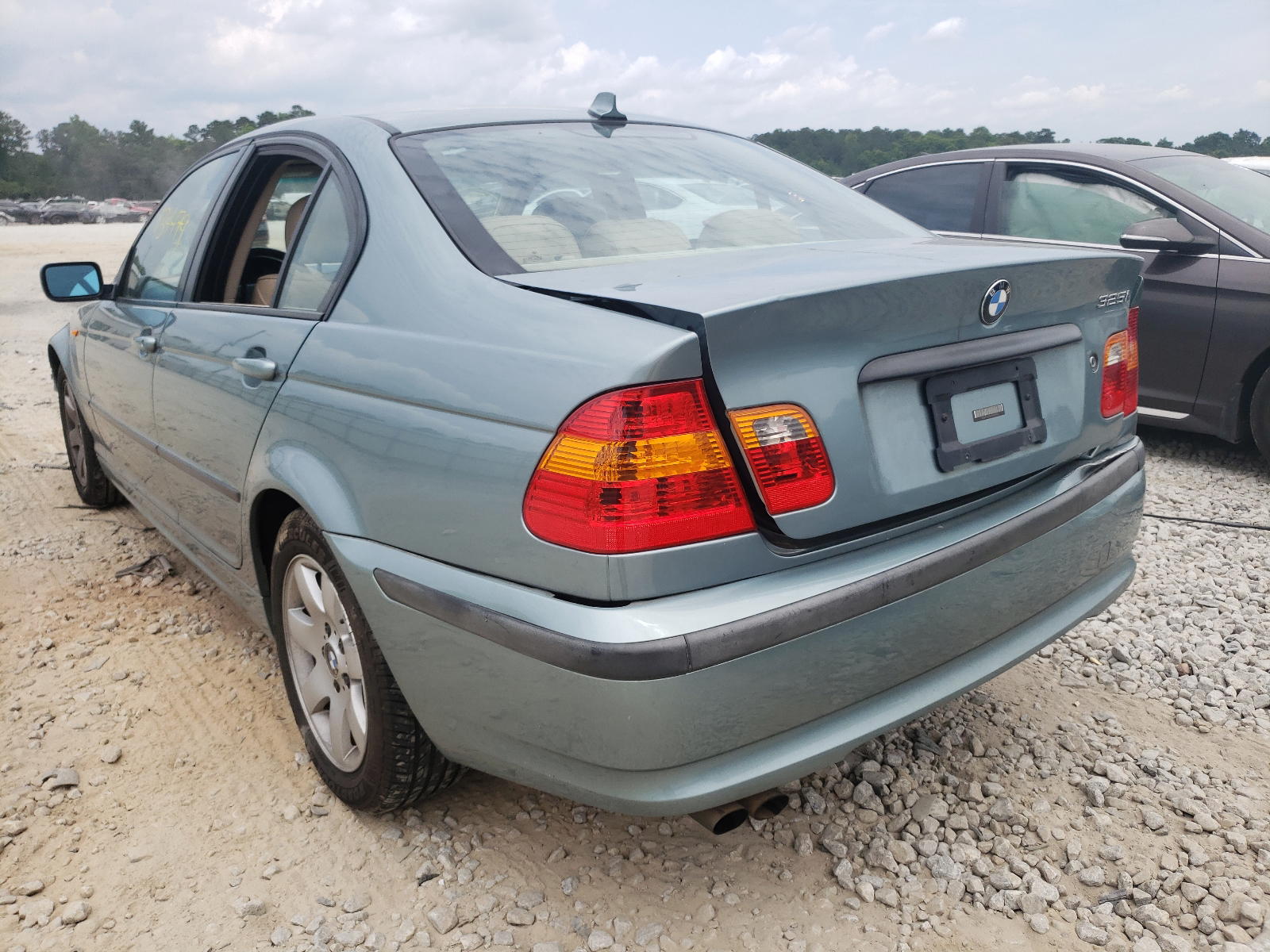 Photo 3 from auction – 2005 BMW 325 I with VIN WBAET37455NJ89436
