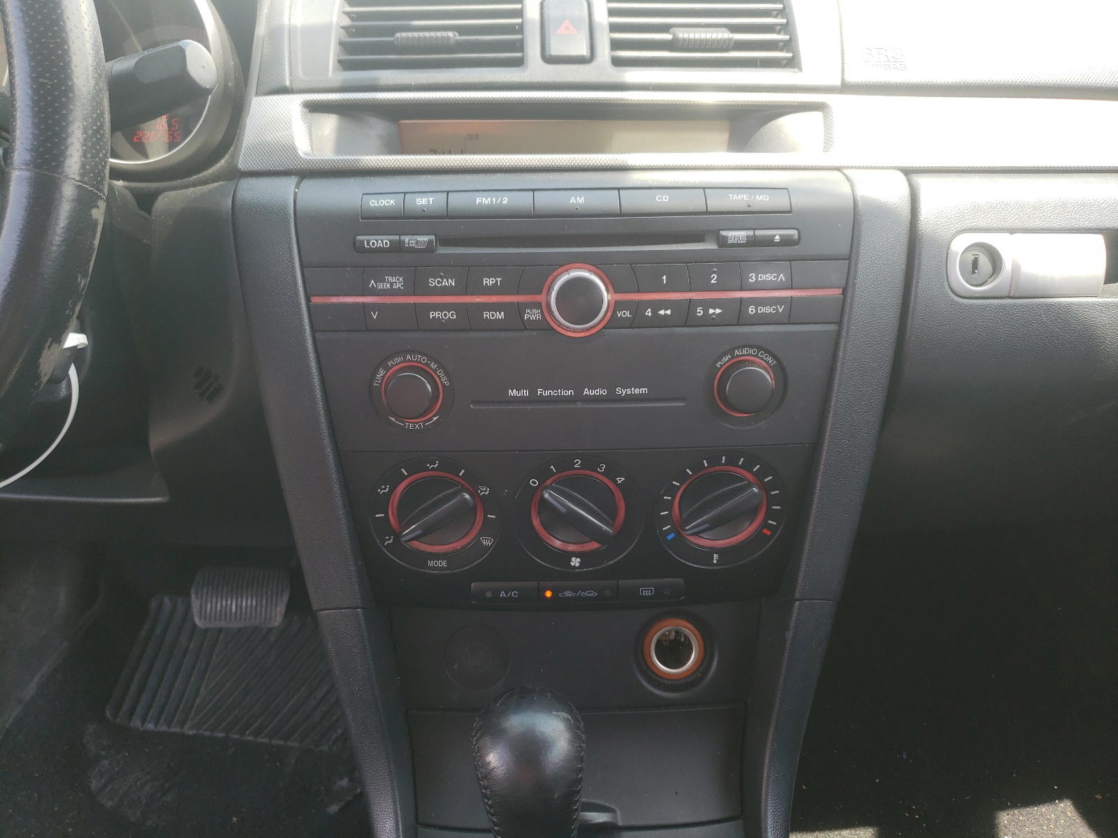 Photo 9 from auction – 2004 MAZDA 3 S with VIN JM1BK323741179665