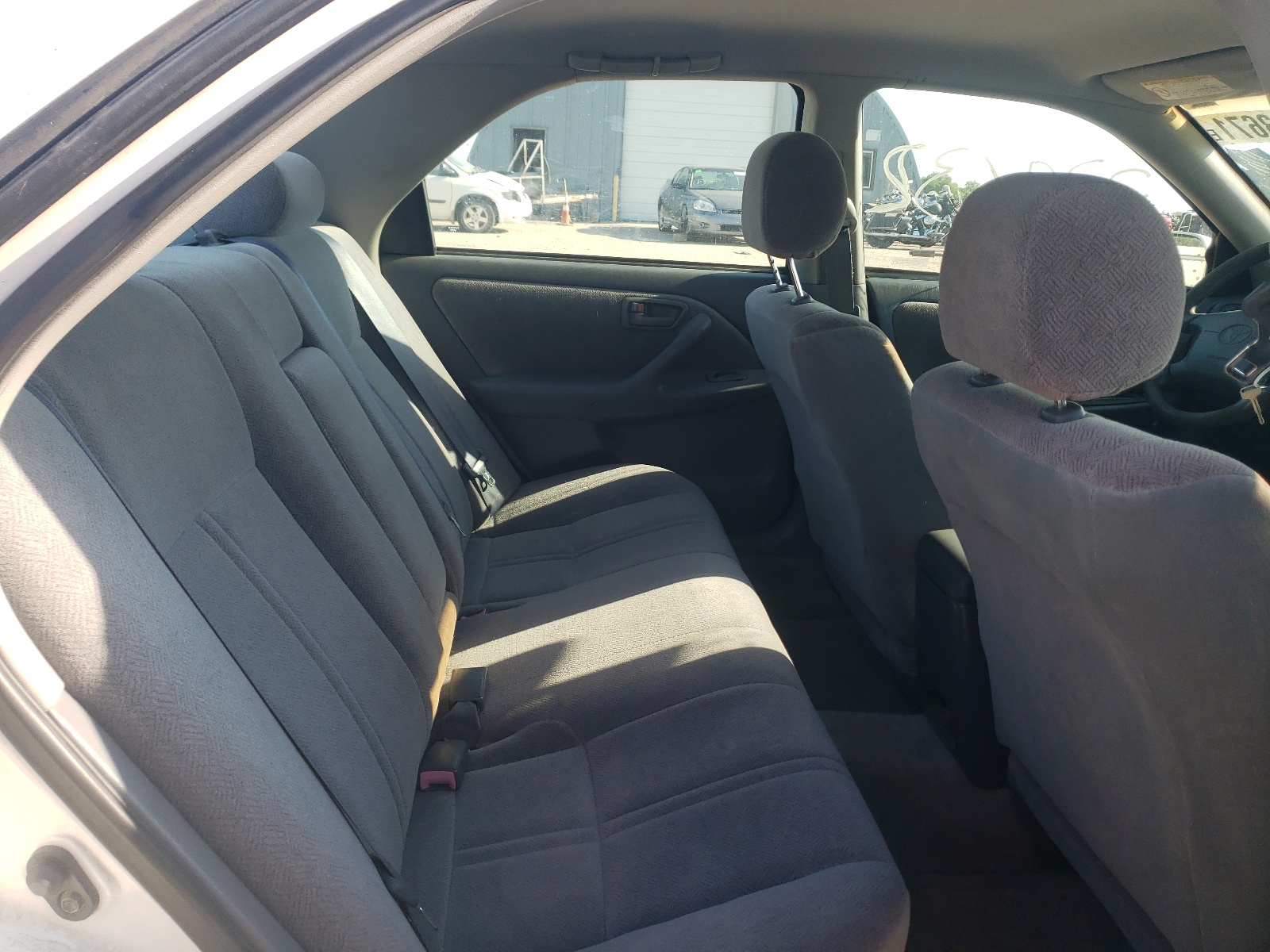 Photo 6 from auction – 2001 TOYOTA CAMRY CE with VIN 4T1BG22K51U788293
