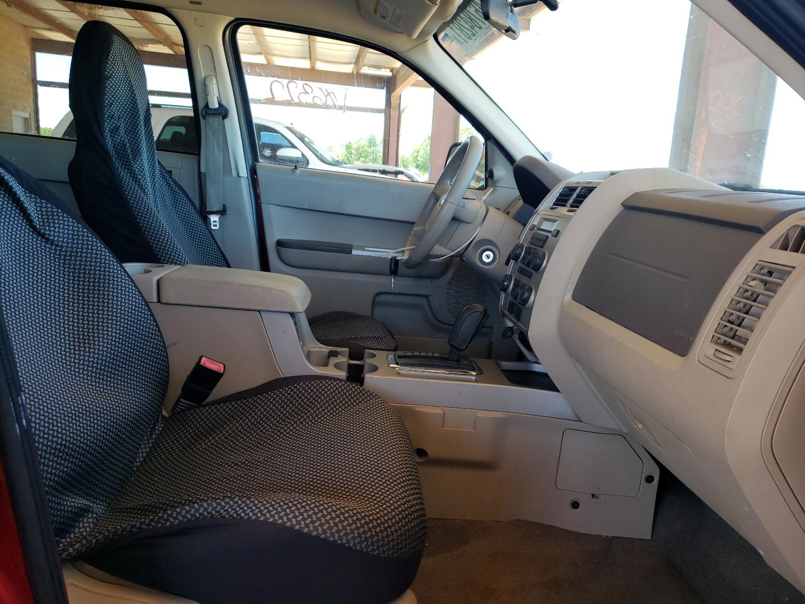 Photo 5 from auction – 2008 FORD ESCAPE XLT with VIN 1FMCU03128KA08702