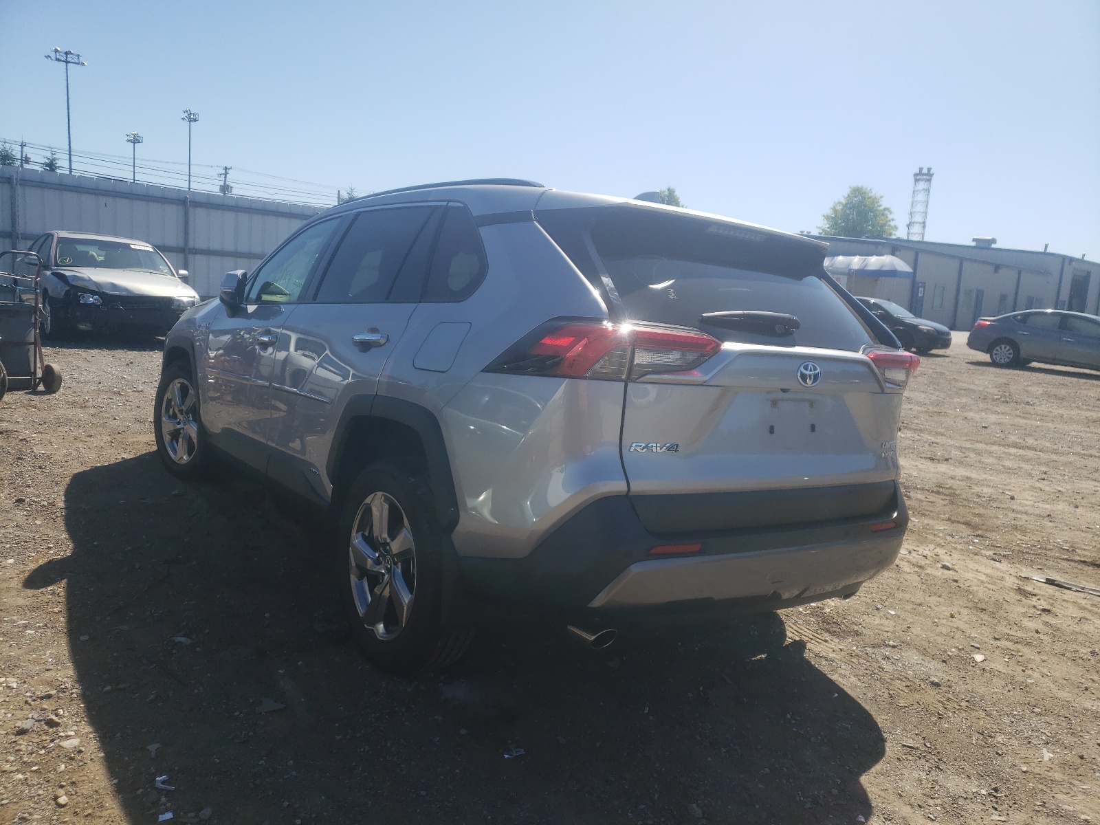 Photo 3 from auction – 2019 TOYOTA RAV4 LIMIT with VIN JTMDWRFV0KD006447