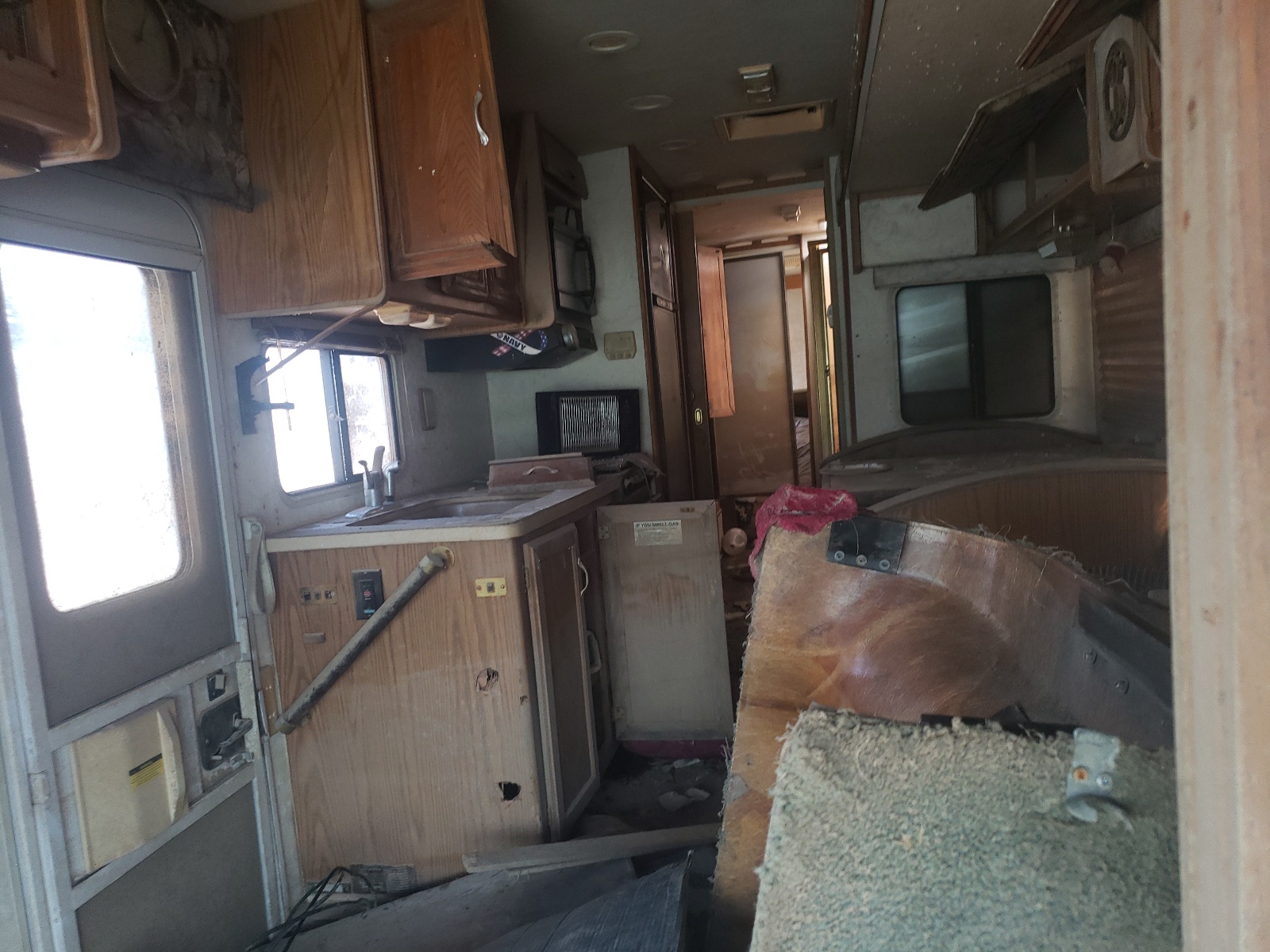 Photo 6 from auction – 1997 WINNEBAGO ADVENTURER with VIN 3FCMF53G5VJA08302