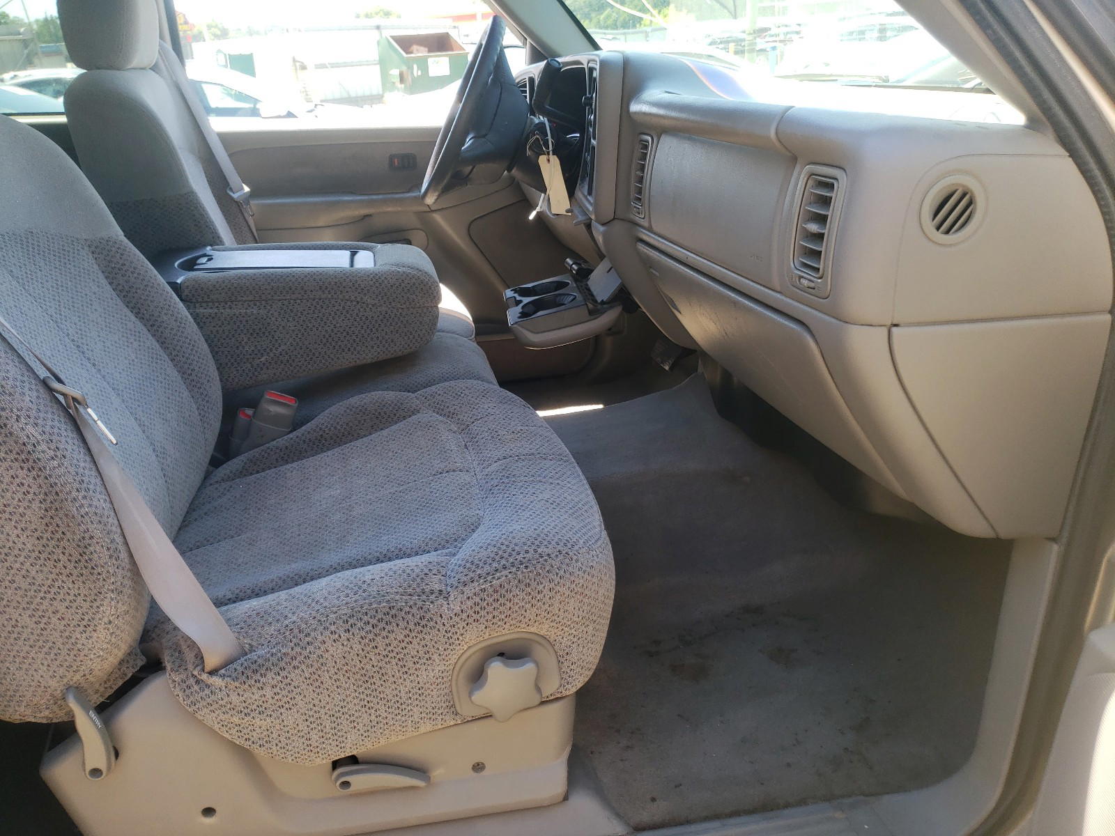 Photo 5 from auction – 1999 CHEVROLET SILVERADO with VIN 2GCEC19TXX1251171