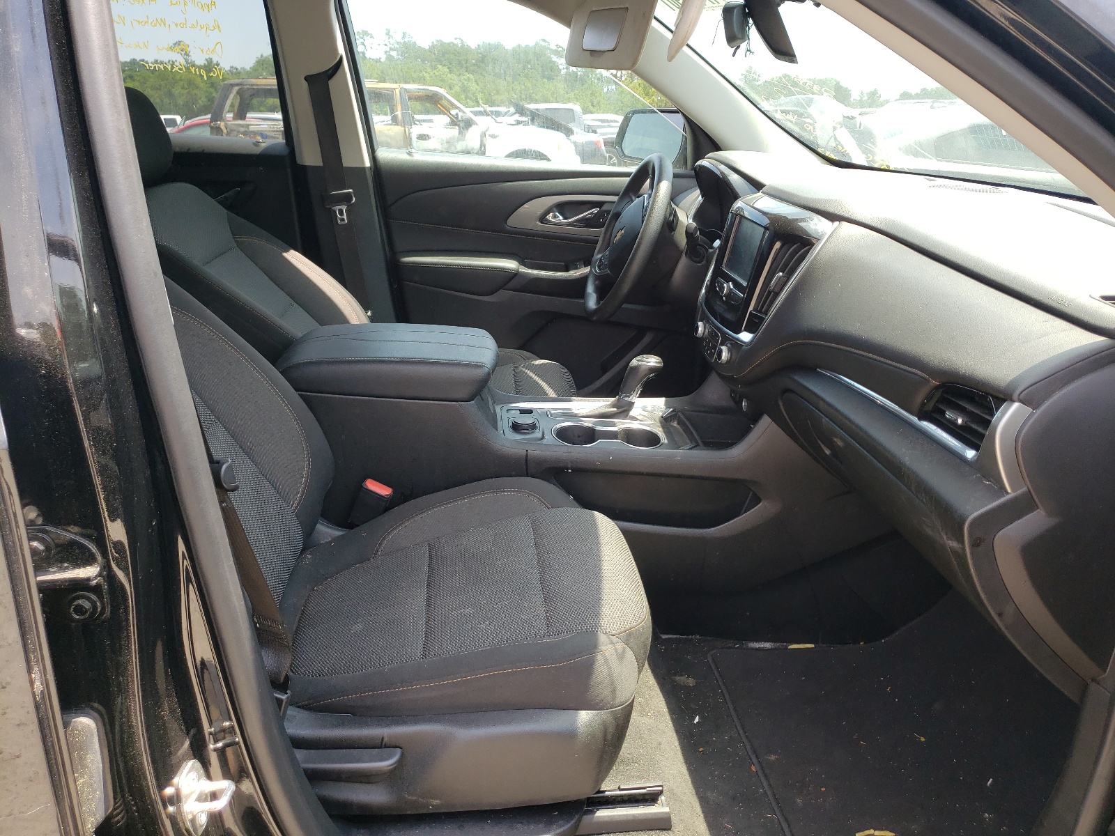 Photo 5 from auction – 2019 CHEVROLET TRAVERSE L with VIN 1GNERFKW8KJ110203