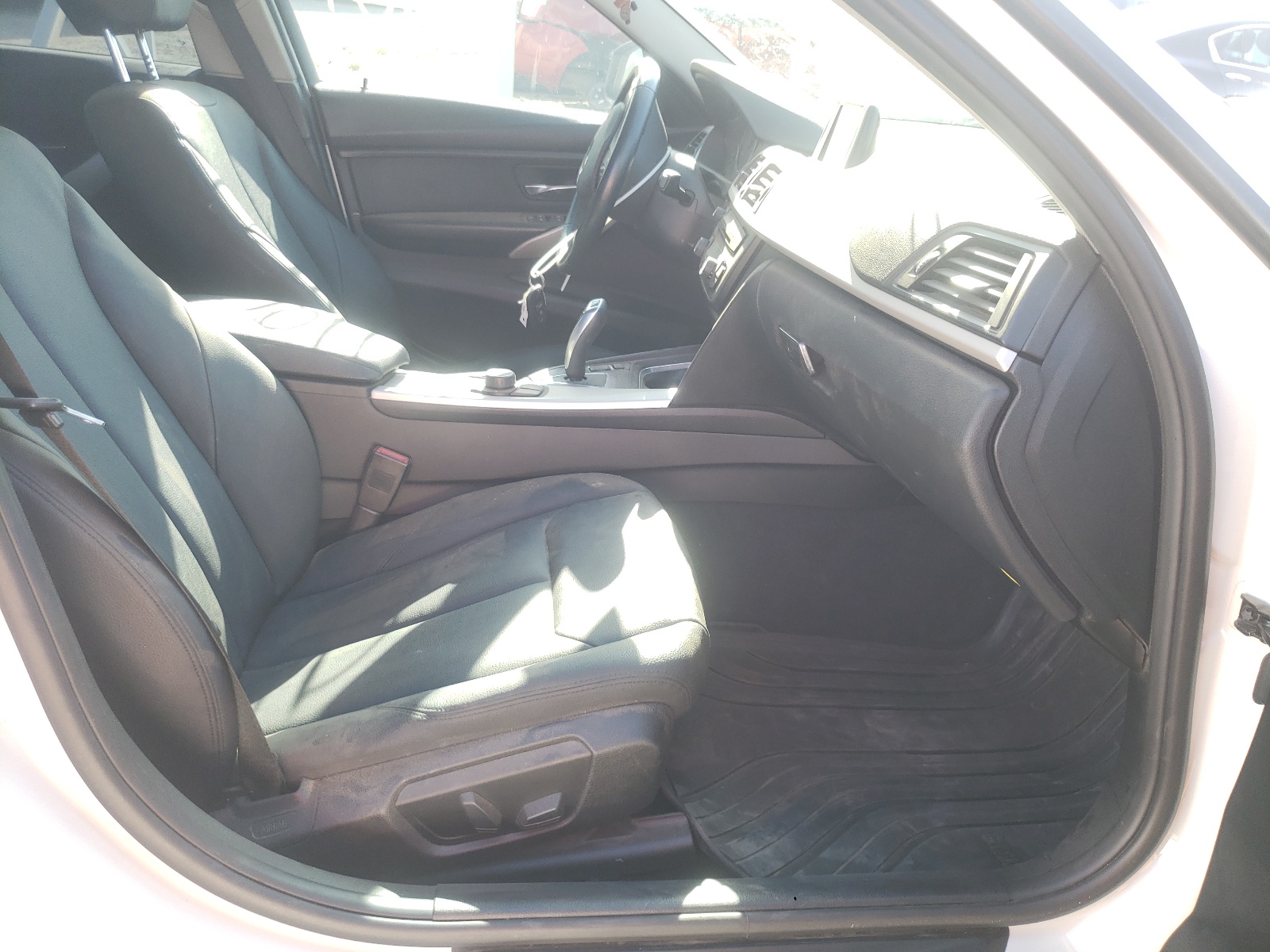 Photo 5 from auction – 2015 BMW 320 I XDRI with VIN WBA3C3C5XFP664509