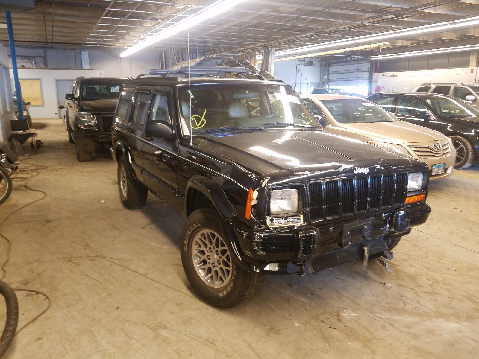 Photo 1 from auction – 1997 JEEP CHEROKEE C with VIN 1J4FJ78S3VL571651