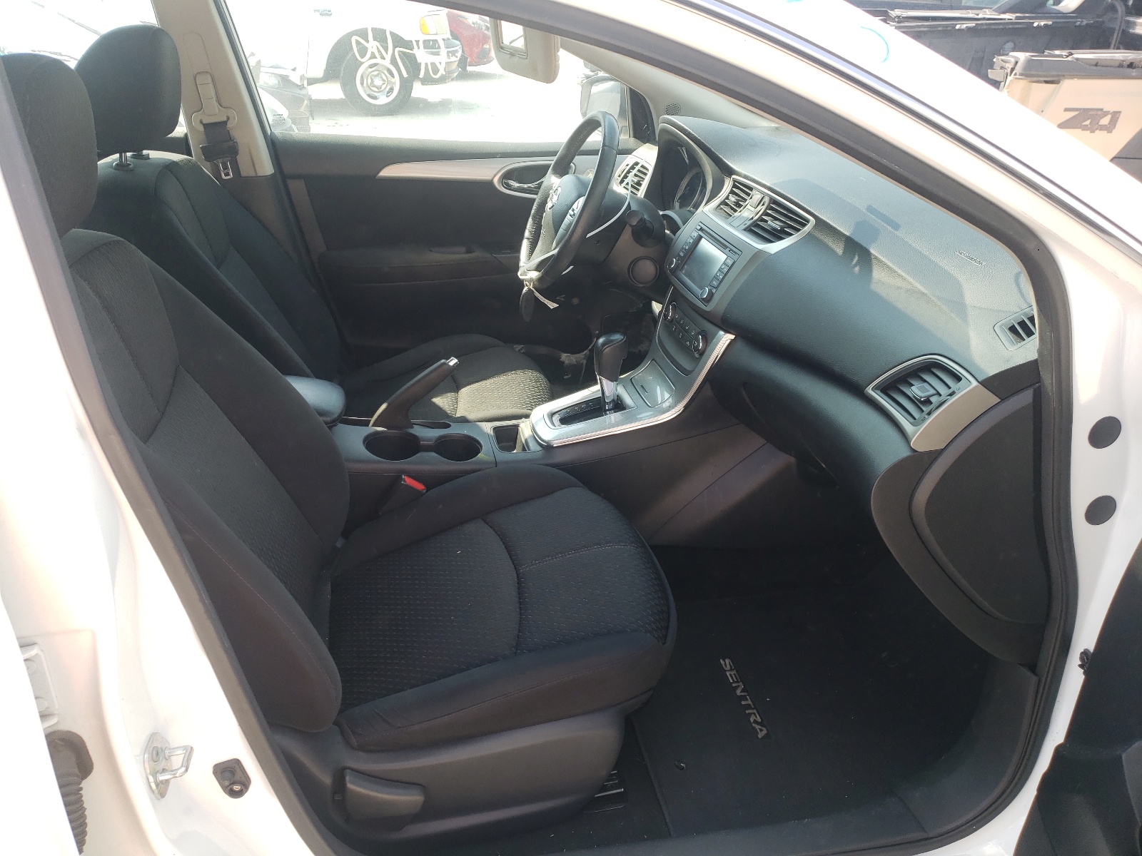 Photo 5 from auction – 2014 NISSAN SENTRA S with VIN 3N1AB7AP4EL659683