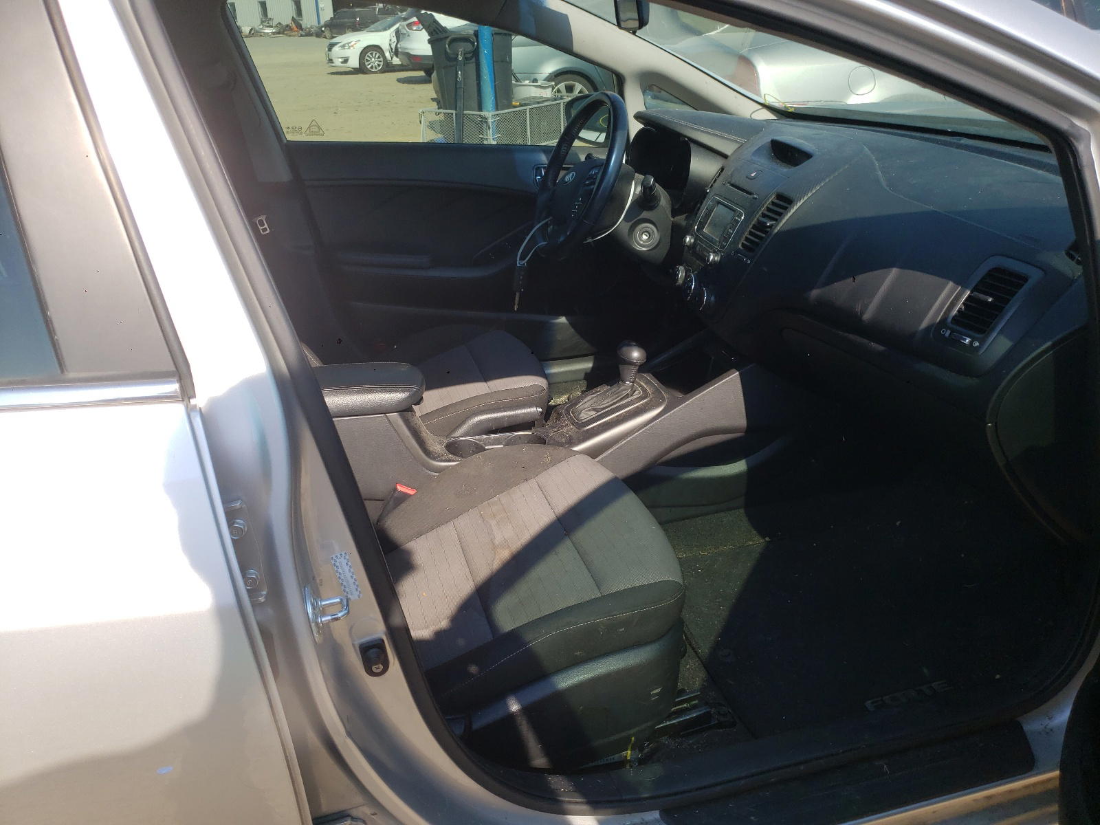 Photo 5 from auction – 2014 KIA FORTE EX with VIN KNAFX4A82E5057499