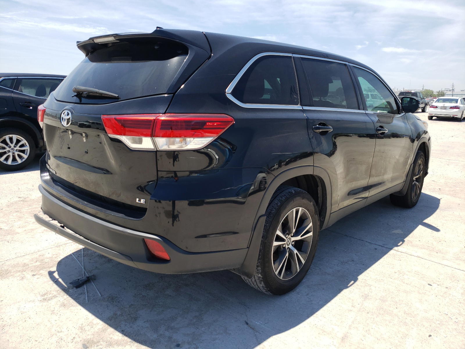 Photo 4 from auction – 2019 TOYOTA HIGHLANDER with VIN 5TDZZRFH9KS339175