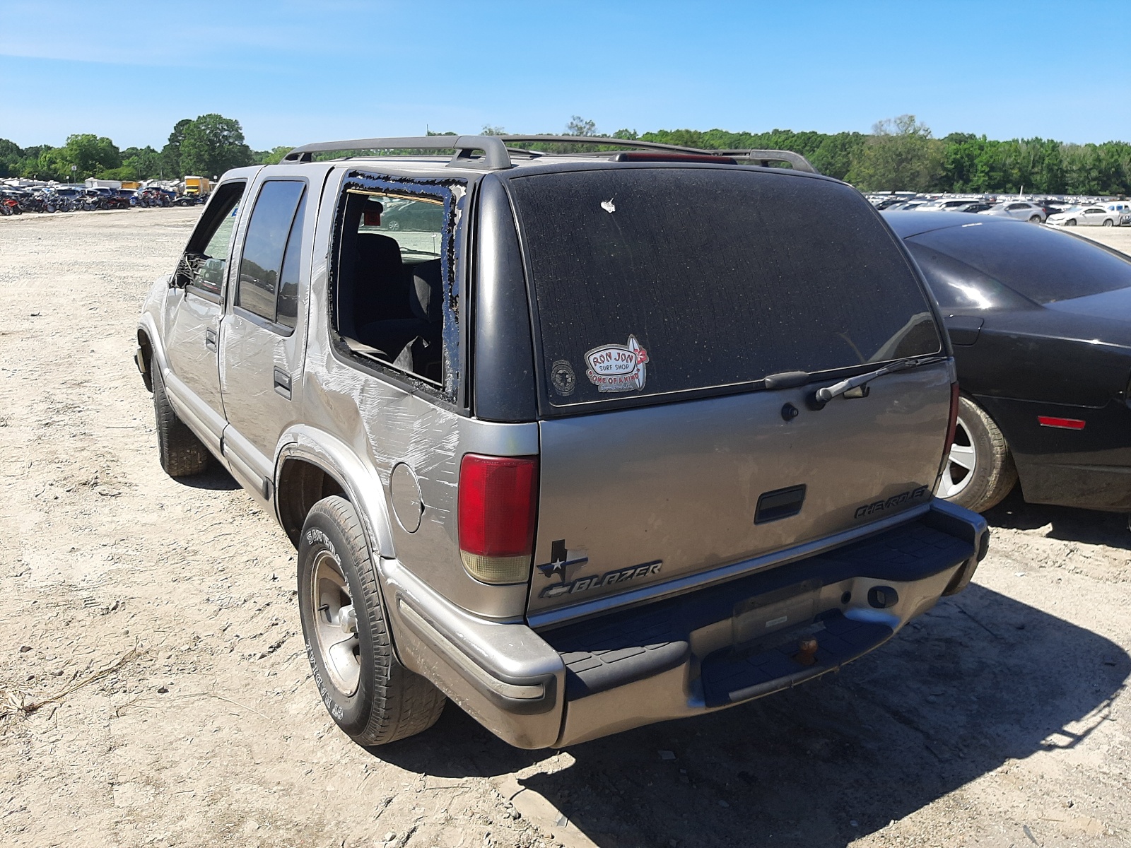Photo 3 from auction – 1999 CHEVROLET BLAZER with VIN 1GNCS13W0X2234674