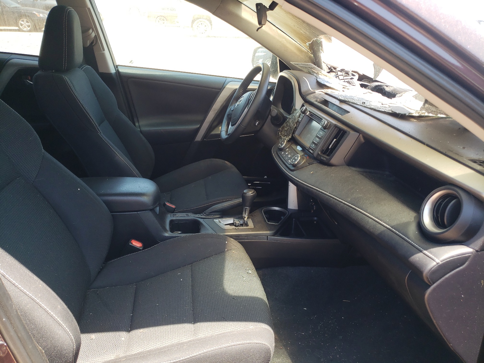 Photo 5 from auction – 2017 TOYOTA RAV4 XLE with VIN 2T3WFREV2HW402207