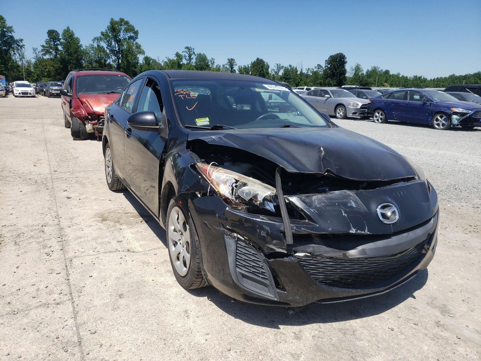 MAZDA 3 I 2011 with VIN JM1BL1UF0B1498072 - Photo from auction