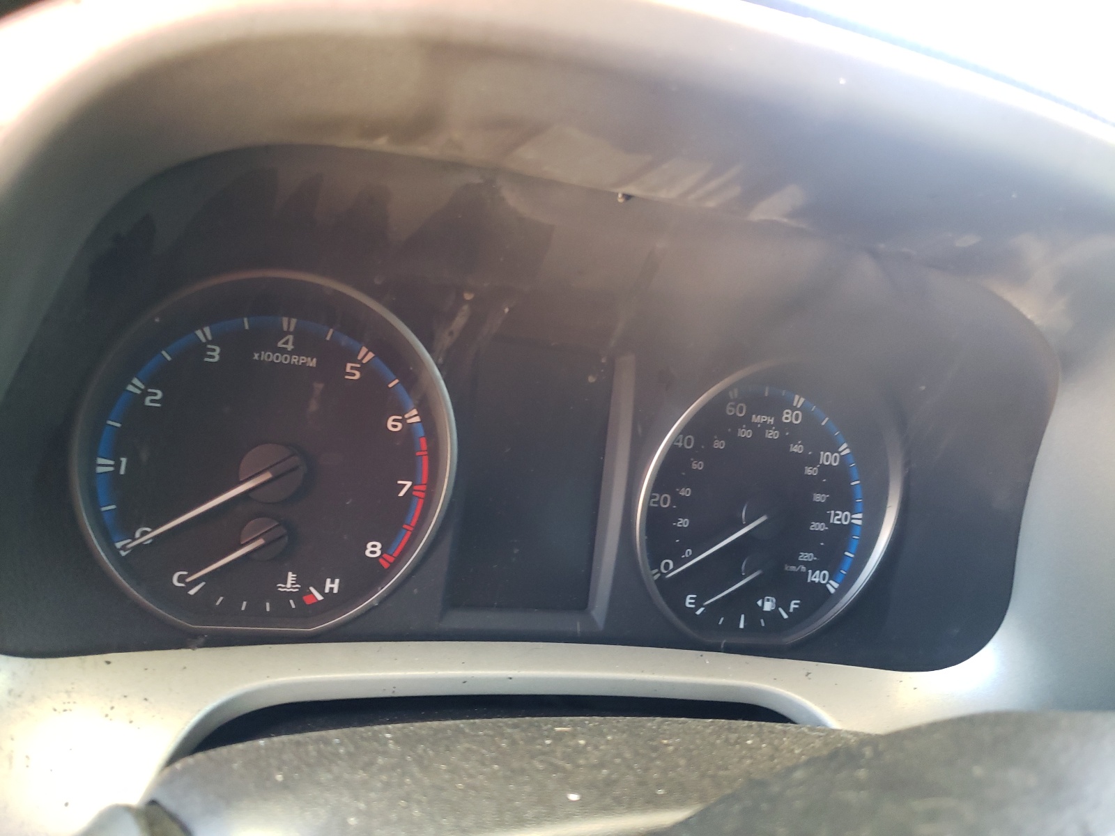 Photo 8 from auction – 2017 TOYOTA RAV4 XLE with VIN 2T3WFREV2HW402207