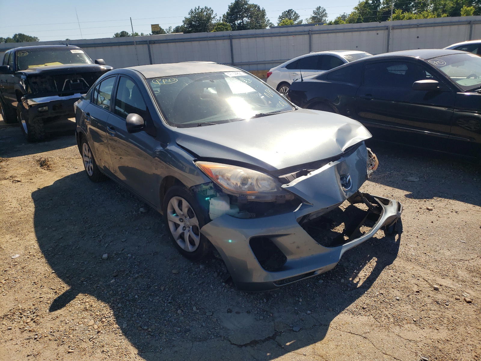 MAZDA 3 I 2012 with VIN JM1BL1UF1C1615255 - Photo from auction