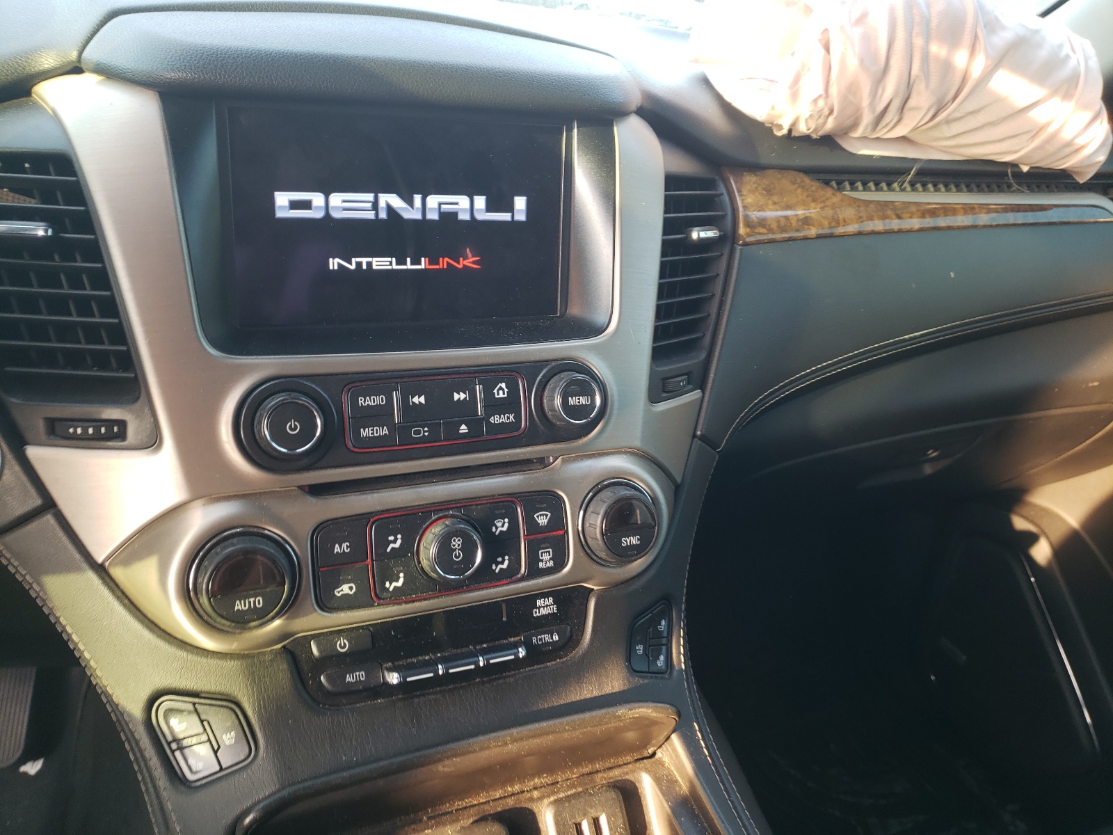 Photo 9 from auction – 2015 GMC YUKON DENA with VIN 1GKS2CKJ2FR152610